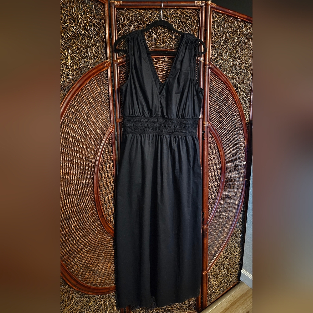 Sleeveless V-neck Maxi Dress - Picture 2 of 3